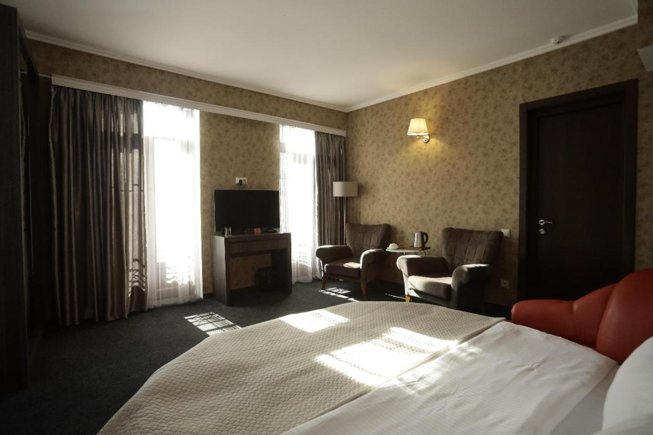 Redline Hotel ティビリシ エクステリア 写真