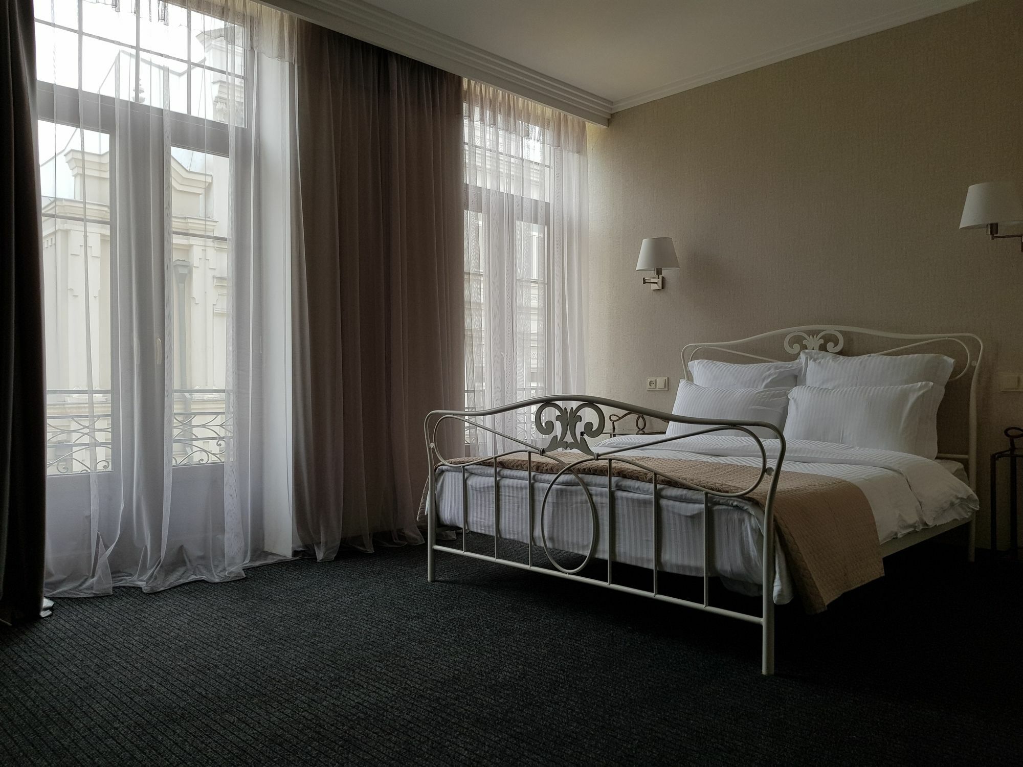 Redline Hotel ティビリシ エクステリア 写真