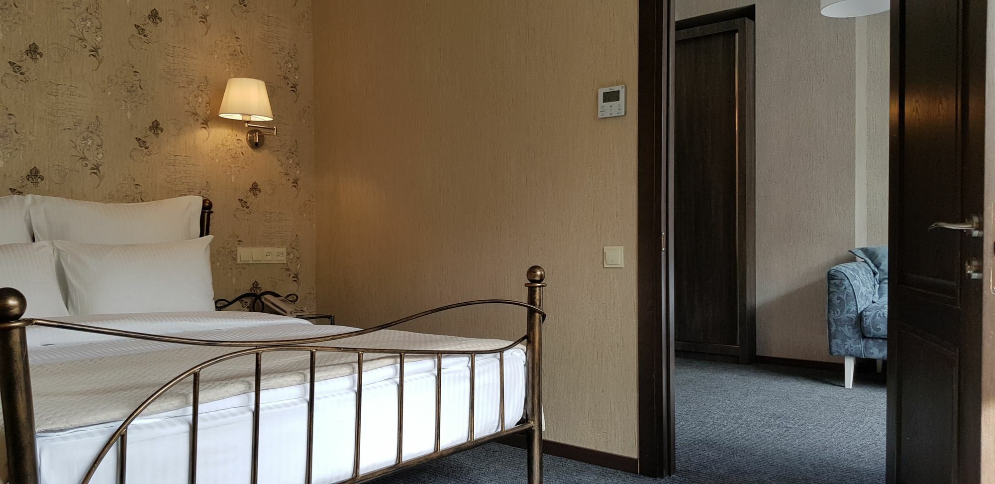 Redline Hotel ティビリシ エクステリア 写真